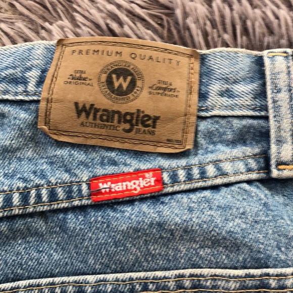 denim shorts - Picture 3 of 3